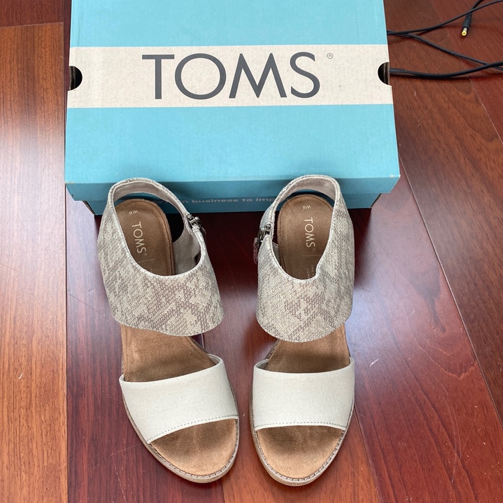 Pre-loved Beige TOMS Majorca Cutout